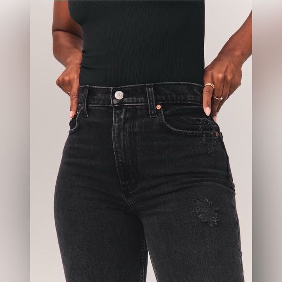 A&F Curve Love Ultra High Rise 90s Straight Jean in Black Destroy 29/8 Short - Picture 5 of 12